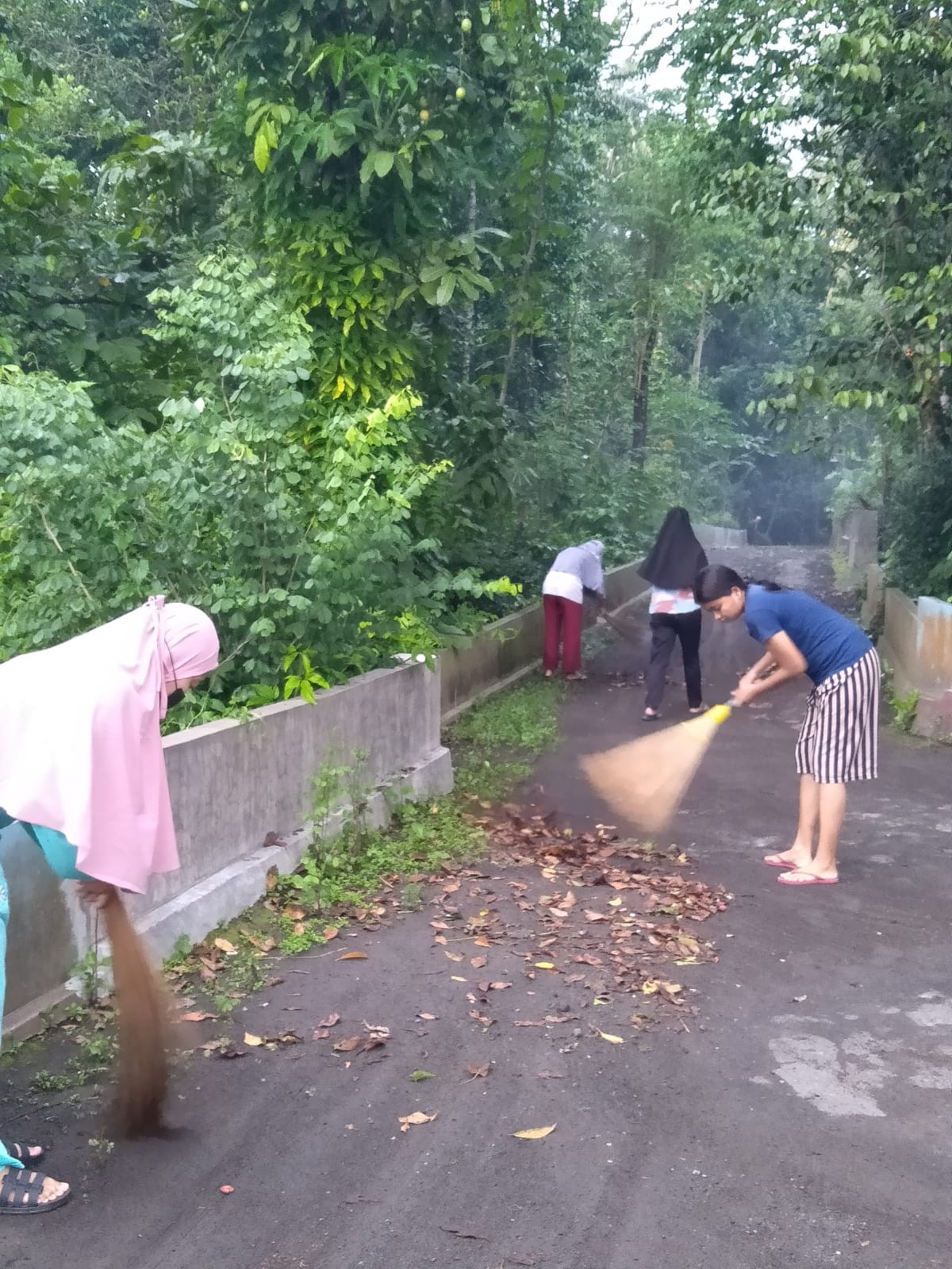 Giat Minggu Bersih Dusun Sorasan